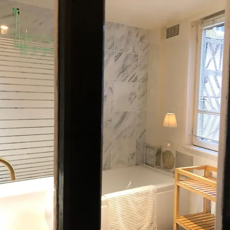 Le Notre Dame Apartment *